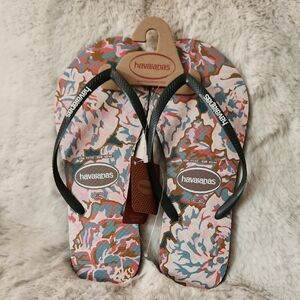 NWT Havaianas Women's Dark Grey Floral Sandals-Size 11/12